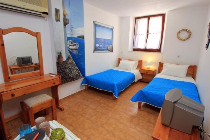 Symi Center Hotel Bagian luar foto
