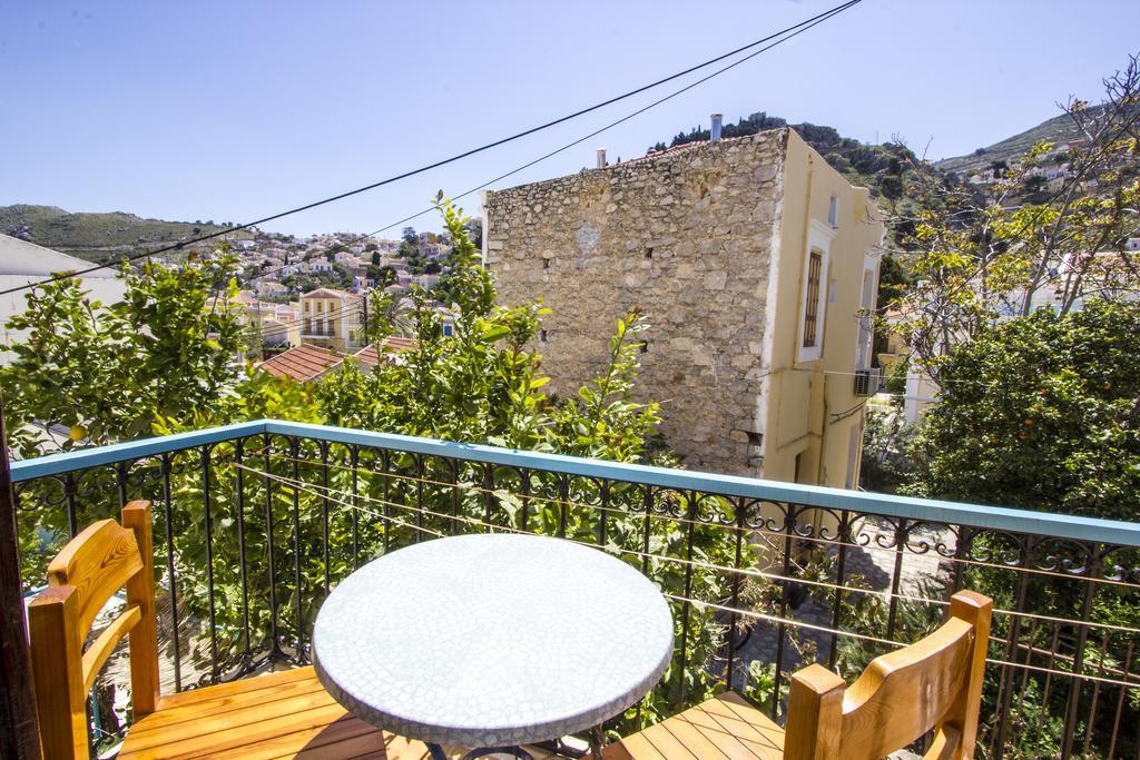 Symi Center Hotel Bagian luar foto