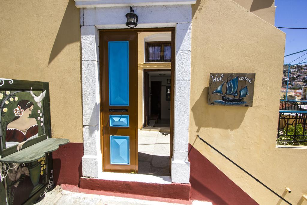 Symi Center Hotel Bagian luar foto