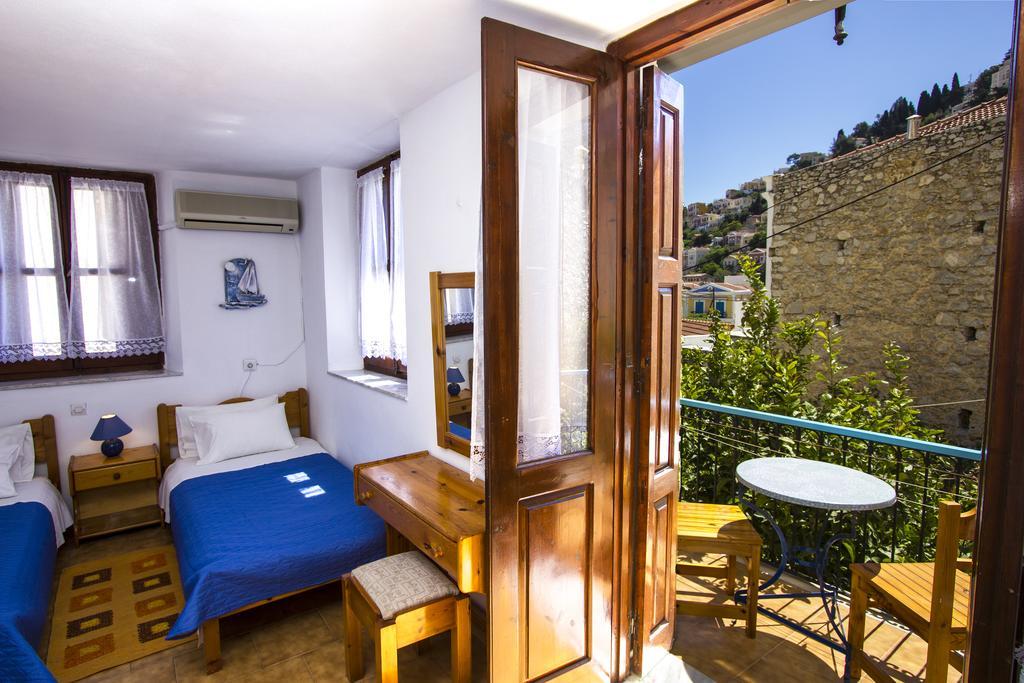Symi Center Hotel Bagian luar foto