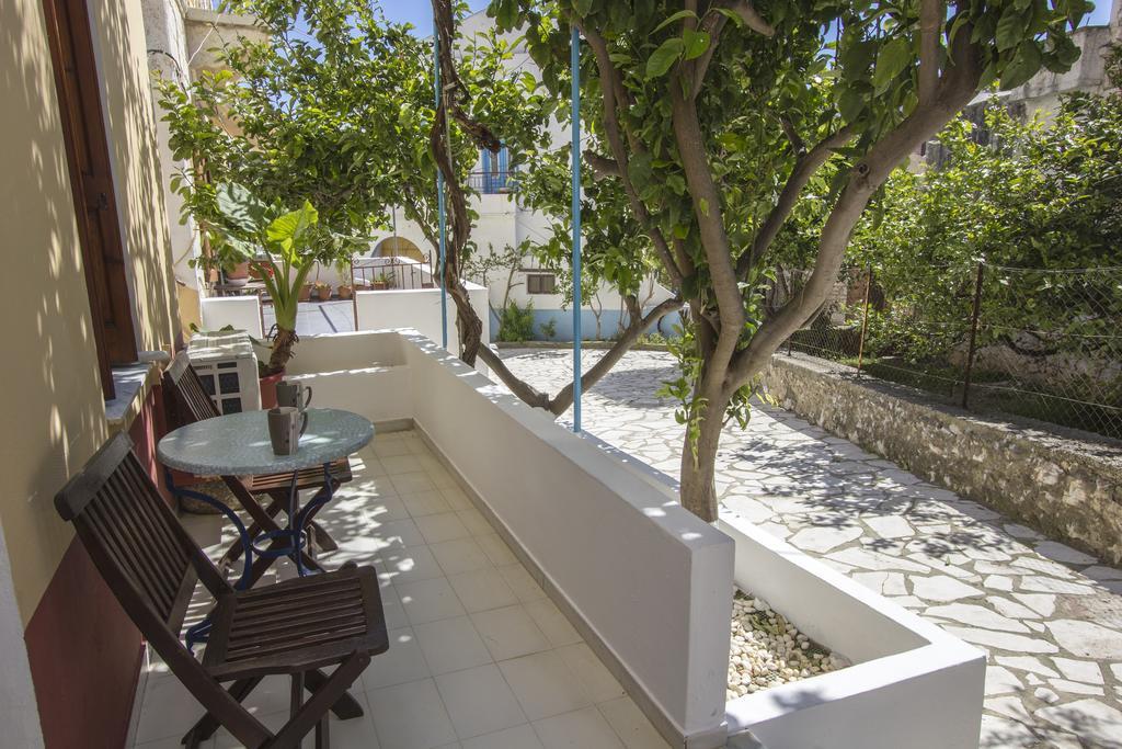 Symi Center Hotel Bagian luar foto