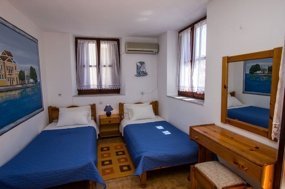 Symi Center Hotel Bagian luar foto