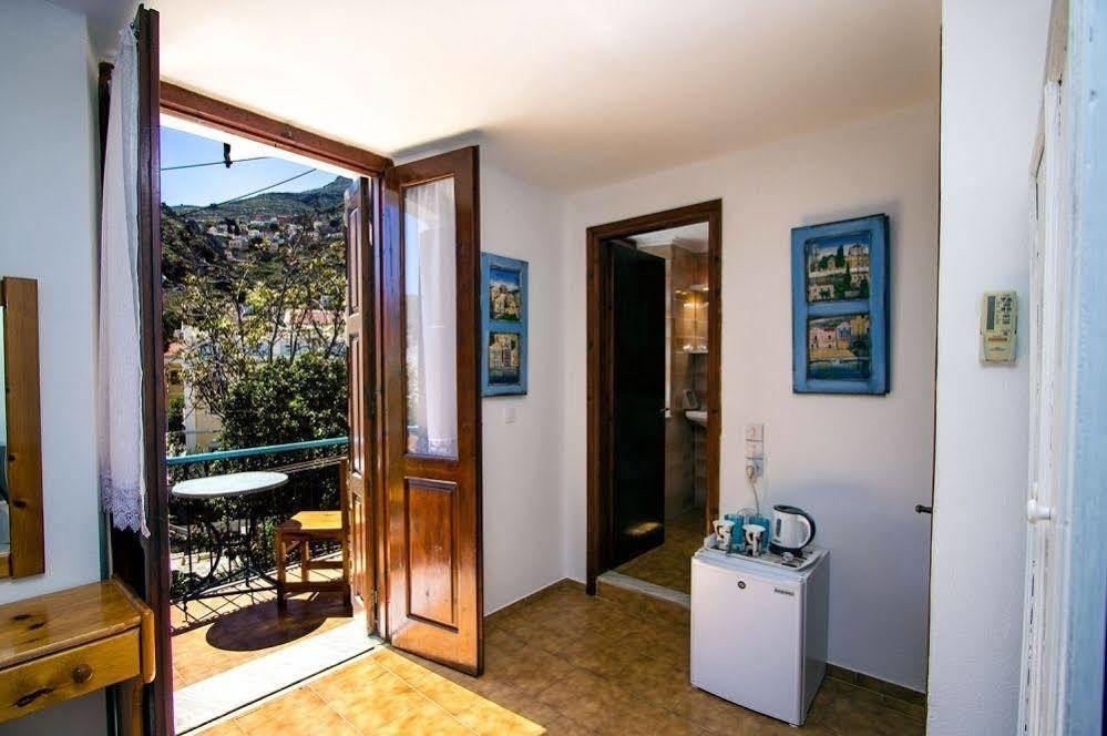 Symi Center Hotel Bagian luar foto