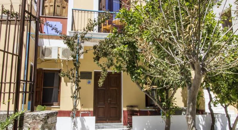 Symi Center Hotel Bagian luar foto